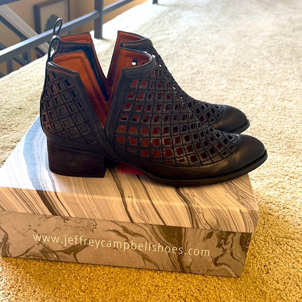 LIKE NEW JEFFERY CAMPBELL BOOTIES